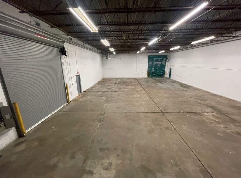 More Photos Of 528 S Military Hwy, Virginia Beach Warehouse For Lease