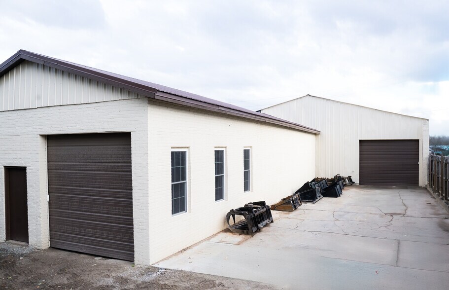 More Photos Of 130 E Dekalb St, Camden Auto Repair For Sale