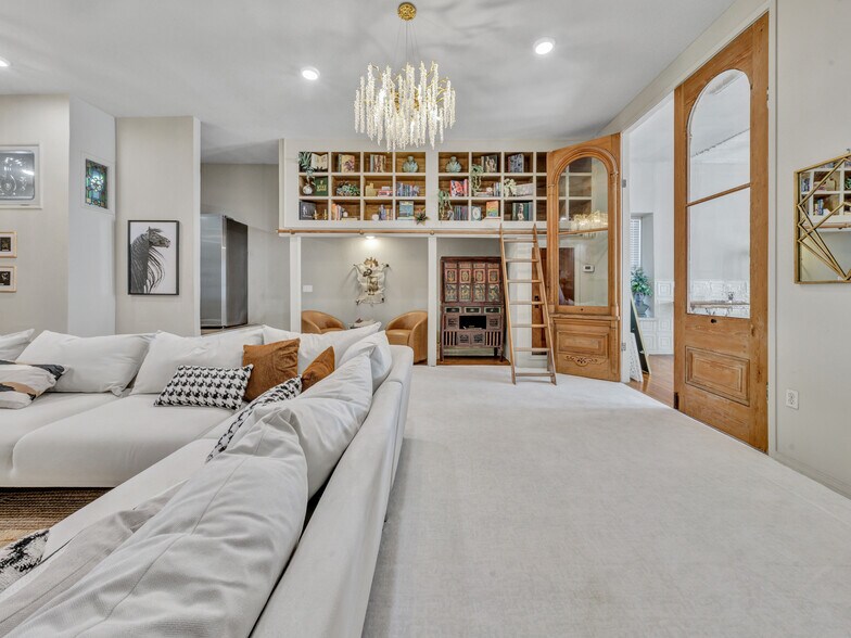 More Photos Of 106 W Main St, Pilot Point Storefront For Sale