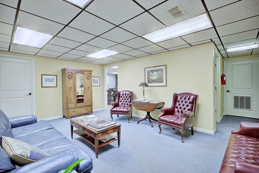 More Photos Of 4927 Southfork Dr, Lakeland Office For Sale