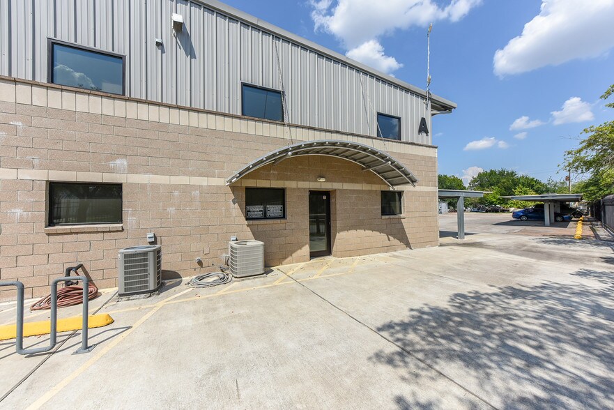 More Photos Of 4001 Navigation Blvd, Houston Warehouse For Sale