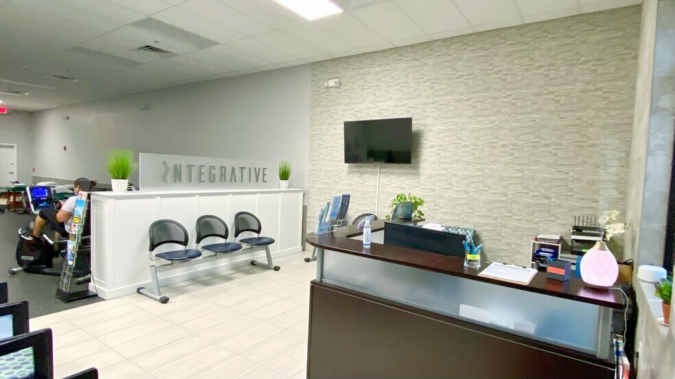 More Photos Of 3200-3600 SE Federal Hwy, Stuart Unknown For Lease
