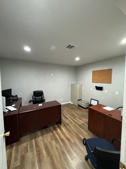 More Photos Of 7038 Eckhert Rd, San Antonio Warehouse For Lease
