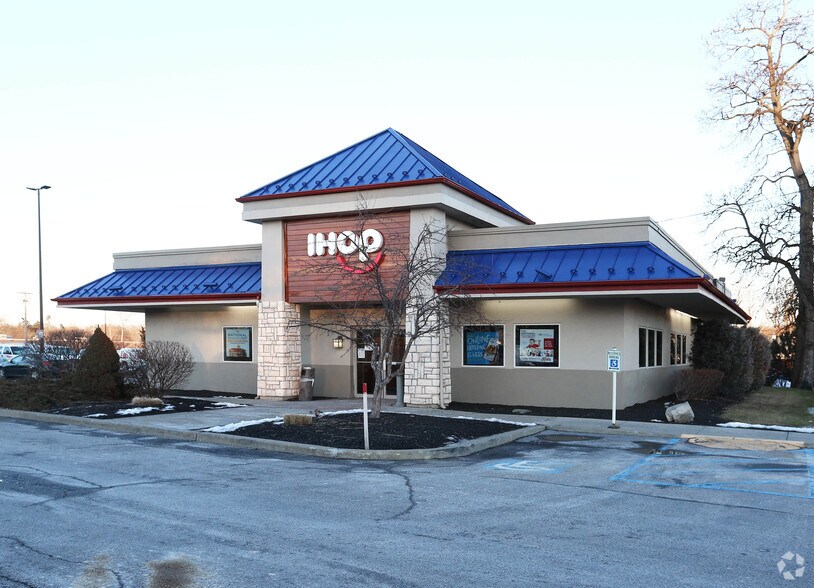 More Photos Of 2550 South Rd, Poughkeepsie Restaurant For Lease