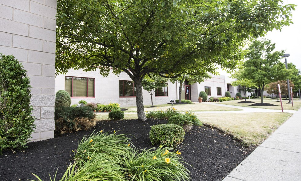 More Photos Of 4950 Genesee St, Cheektowaga Light Manufacturing For Lease