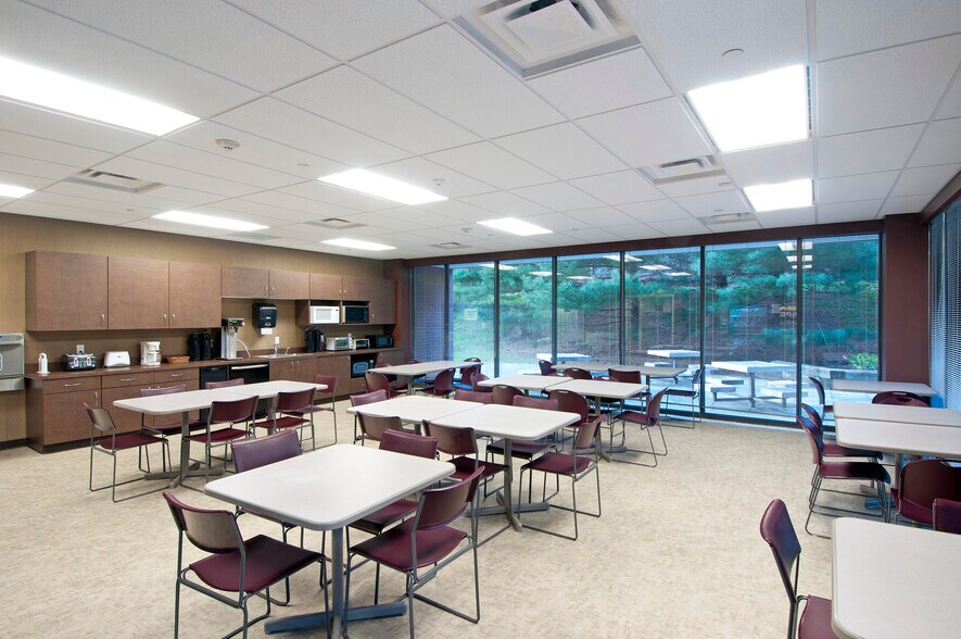 More Photos Of 94 New Karner Rd, Albany Office For Lease