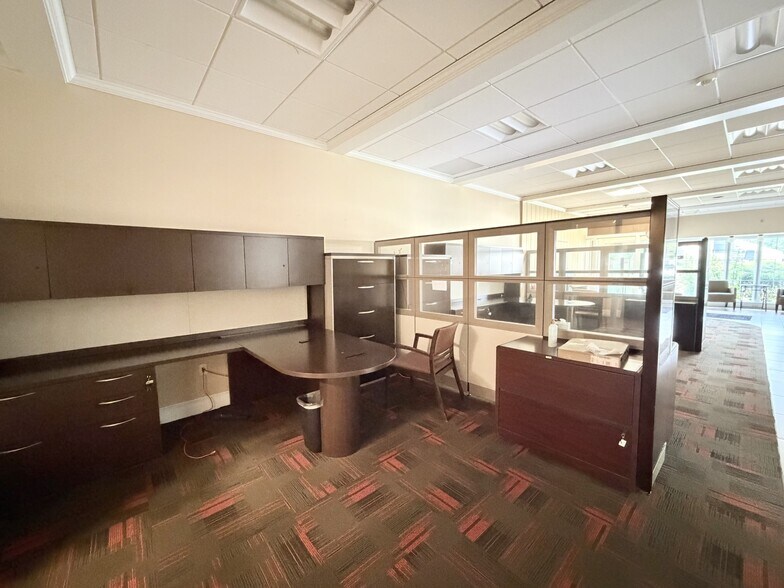 More Photos Of 56 Westchester Ave, Pound Ridge Freestanding For Lease