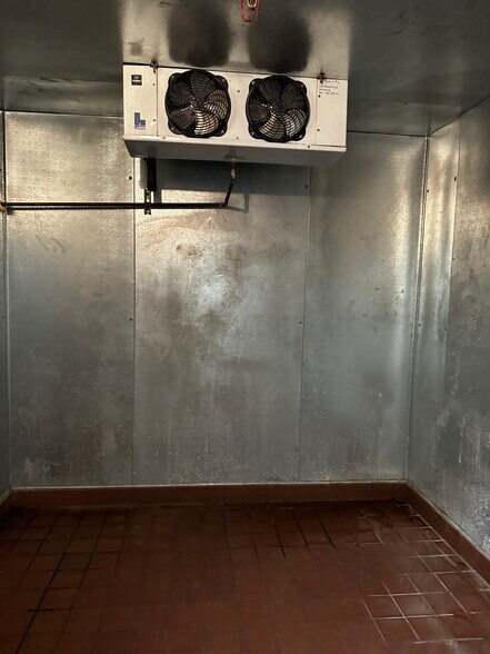 More Photos Of 45 Rincon Dr, Camarillo General Retail For Lease