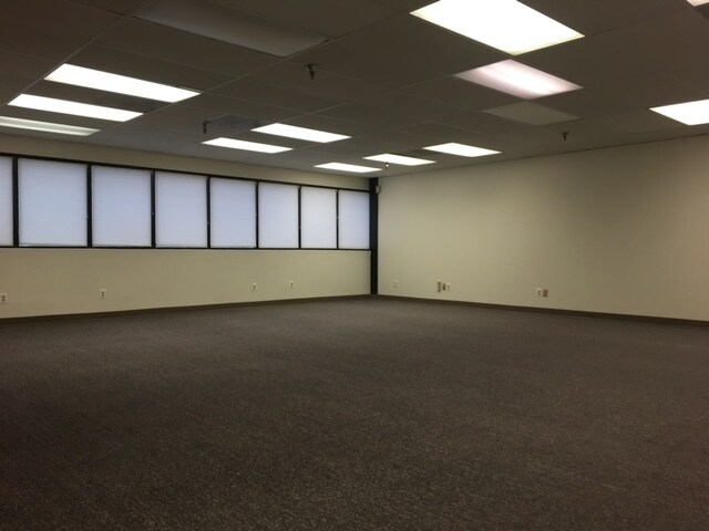More Photos Of 503 Carlisle Dr, Herndon Flex For Lease