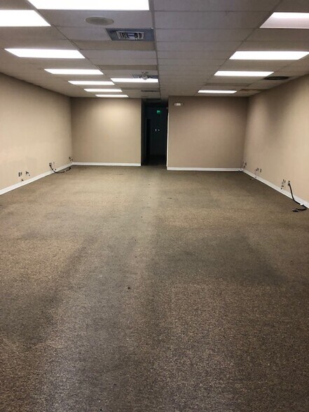 More Photos Of 7527 Coldwater Canyon Ave, North Hollywood Industrial For Lease