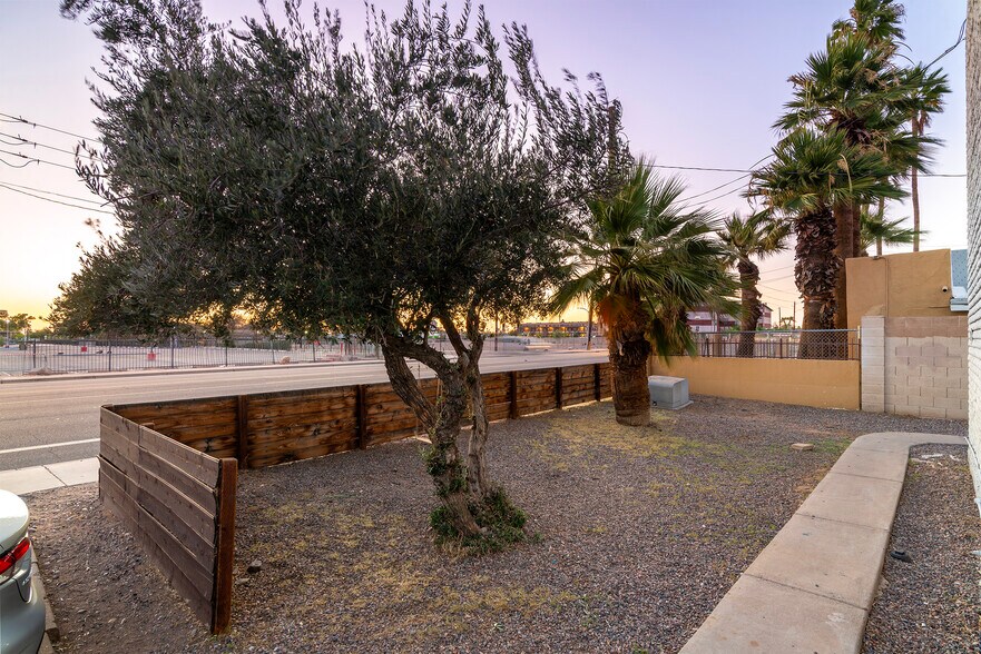 More Photos Of 525 N 32nd St, Phoenix Apartments For Sale