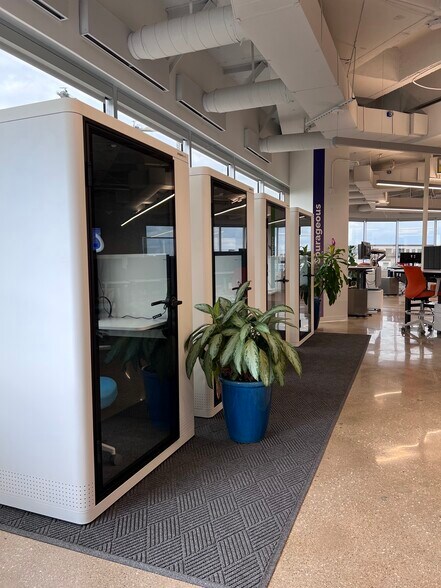 More Photos Of 3800 Maple Ave, Dallas Office For Lease