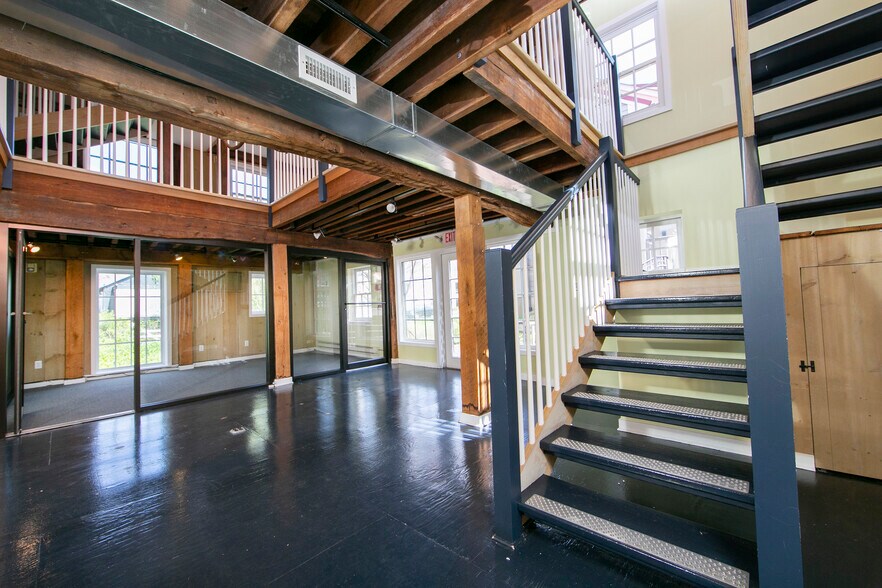 More Photos Of 30 W Bridge St, New Hope Freestanding For Lease