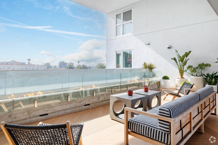 More Photos Of 5935 W Pico Blvd, Los Angeles Apartments For Lease