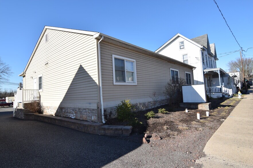 More Photos Of 66 N Main St, Sellersville Medical For Sale