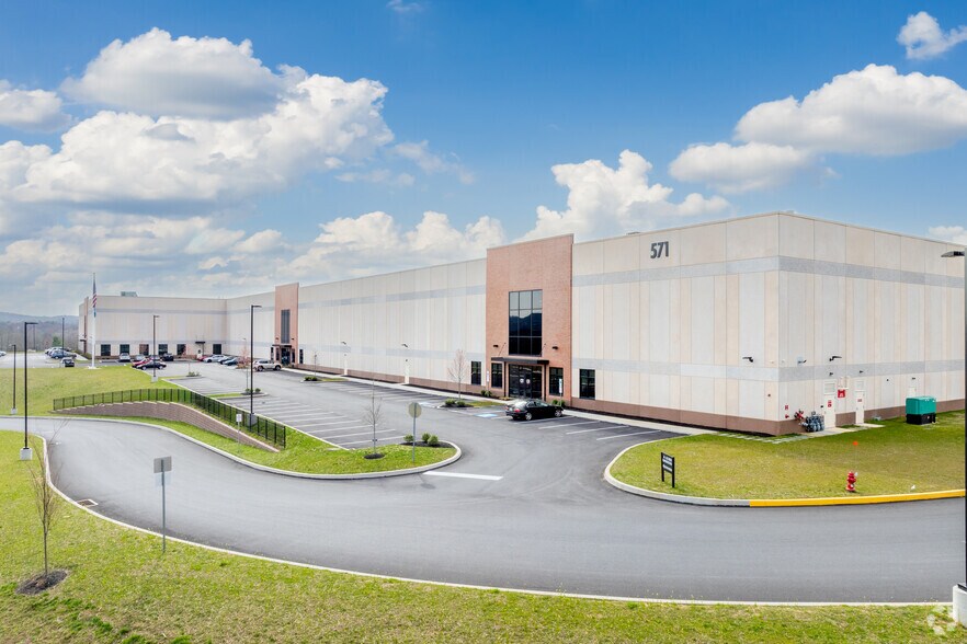 More Photos Of 571 Hollow Rd, Phoenixville Warehouse For Lease