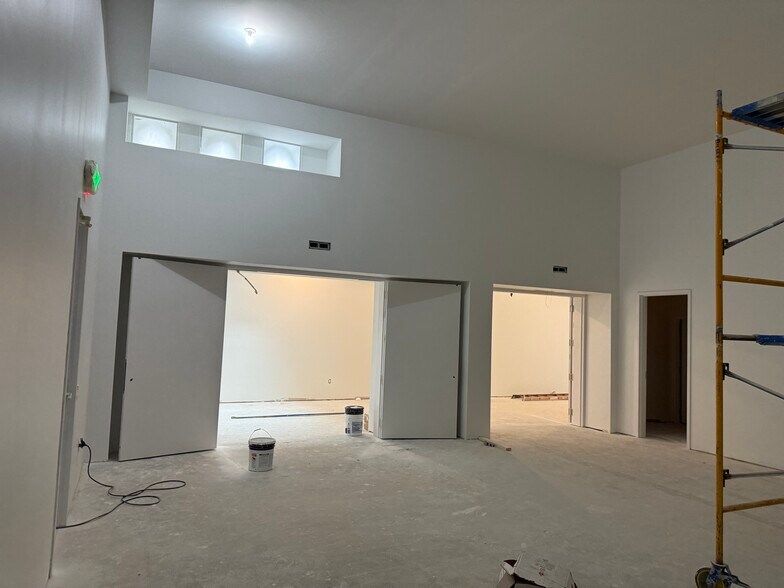 More Photos Of 356 Main St, Highlands Freestanding For Lease