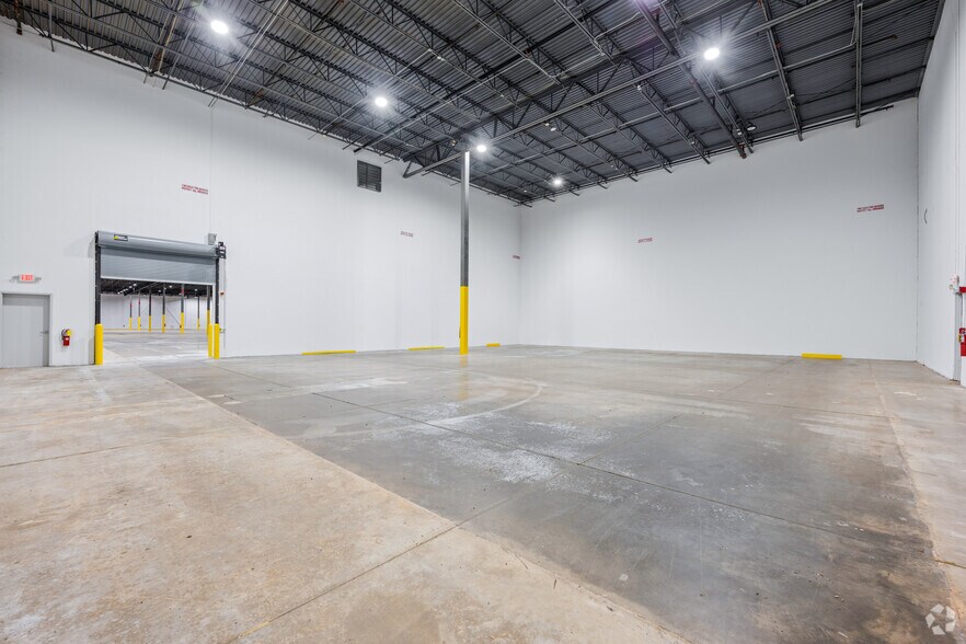 More Photos Of 125 Southside Ct, McDonough Distribution For Lease