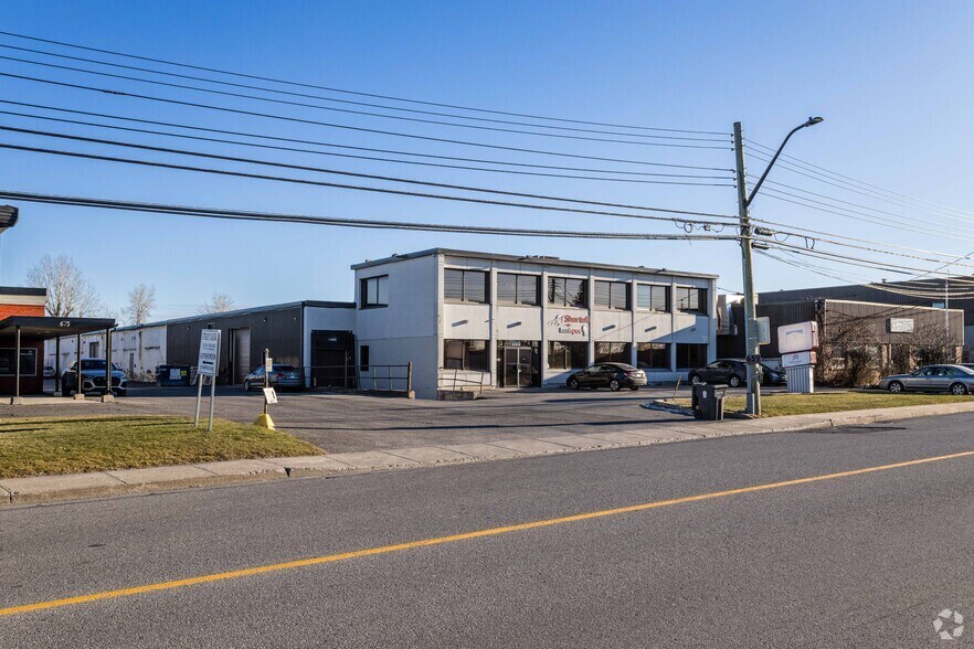 More Photos Of 665 Montée de Liesse, Montréal Warehouse For Lease