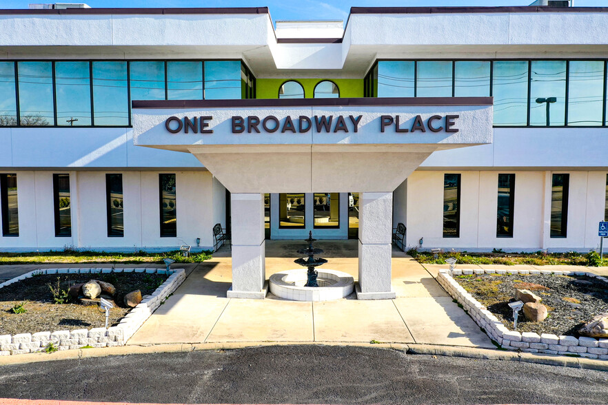 Primary Photo Of 2910 Broadway Blvd, Garland Medical For Lease