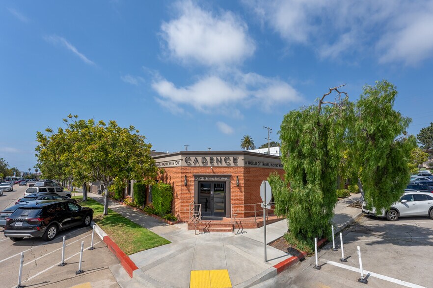 More Photos Of 7701 Herschel Ave, La Jolla Medical For Lease