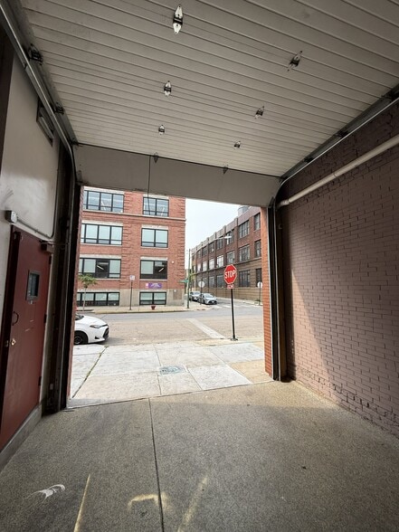 More Photos Of 3026-3030 W Carroll Ave, Chicago Warehouse For Lease