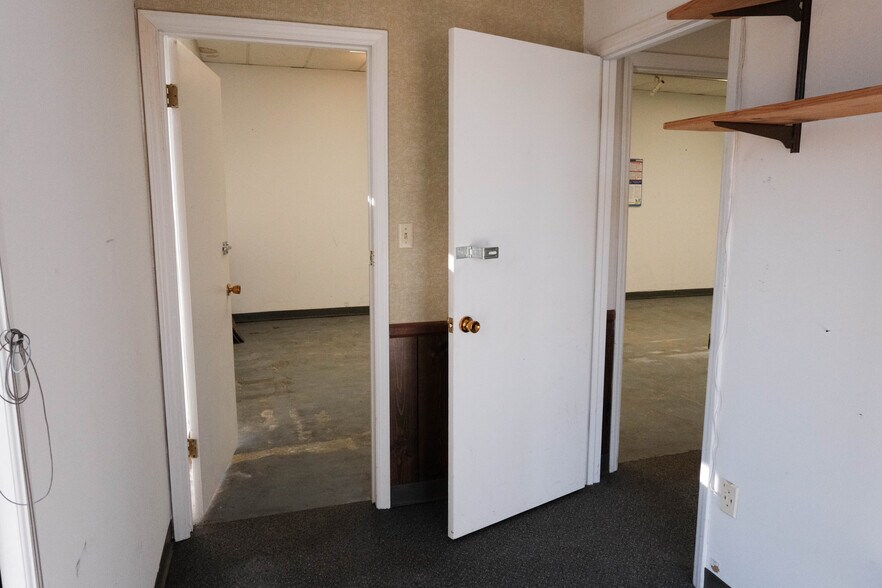 More Photos Of 190-192 Metro Dr, Spartanburg Flex For Sale