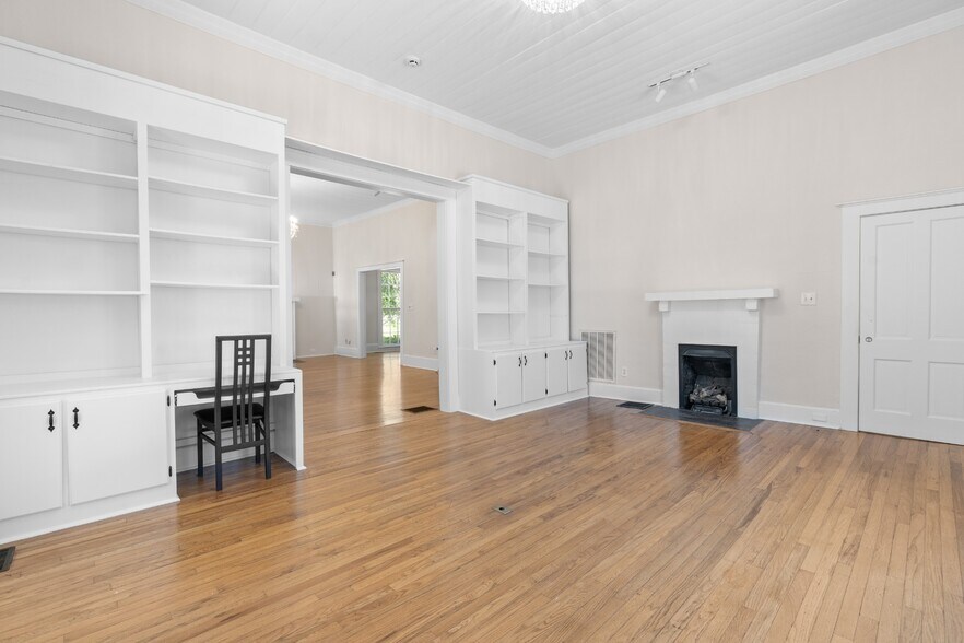 More Photos Of 219 Old Mill Rd, Winchester Office For Sale