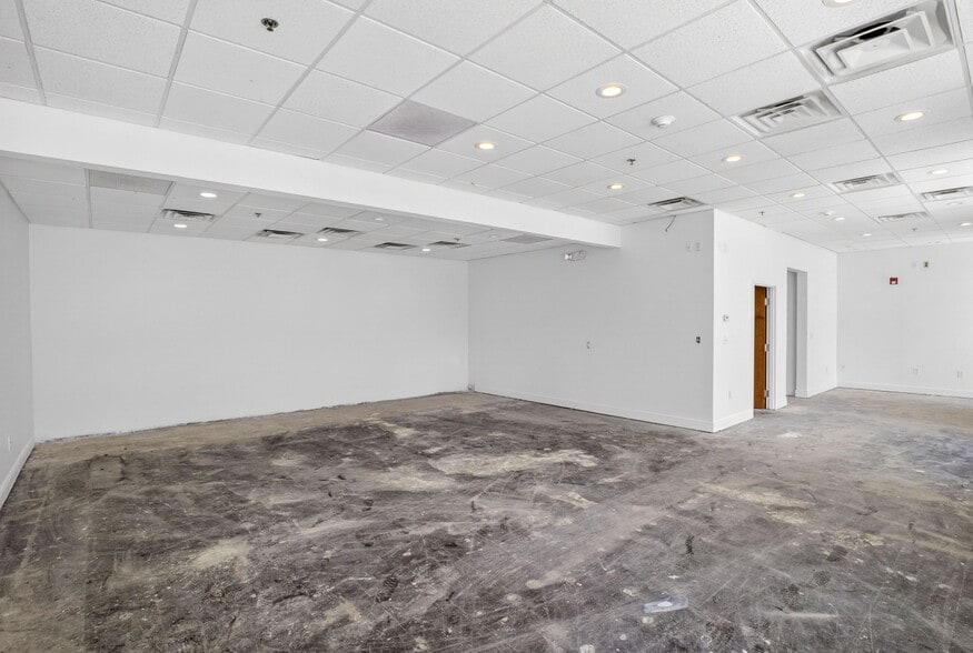 More Photos Of 214 Broadway, Saugus Unknown For Lease