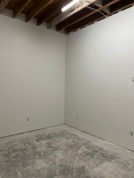 More Photos Of 1602 Arcadia Pl, Jacksonville Warehouse For Lease