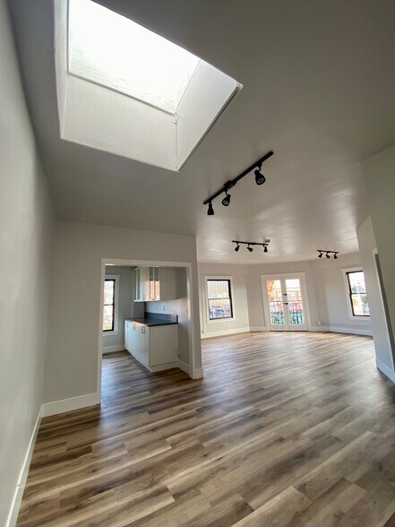 More Photos Of 970-980 Garnet Ave, San Diego Storefront Retail Office For Lease