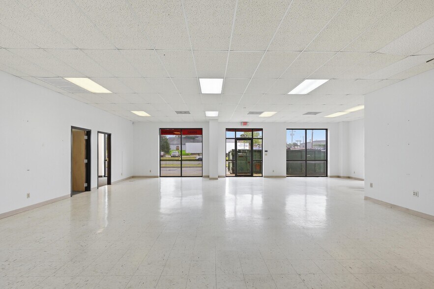 More Photos Of 602 S Michigan Ave, Joplin Freestanding For Lease