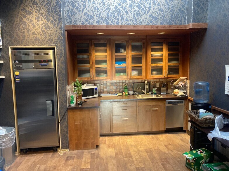 More Photos Of 483 El Camino Real S, Salinas Warehouse For Sale