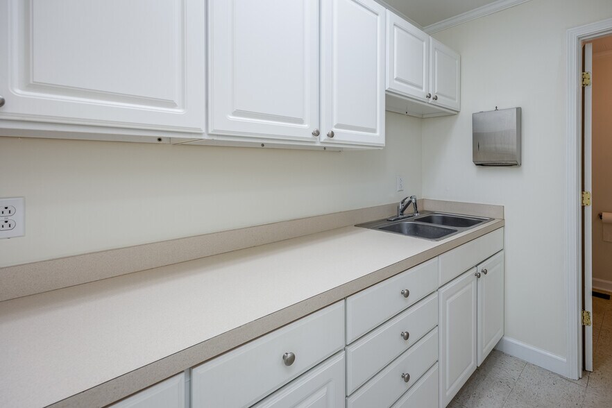 More Photos Of 211 Kershaw St, Cheraw Medical For Sale