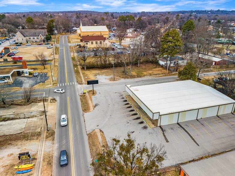 More Photos Of 858 N Central Ave, Batesville Freestanding For Sale