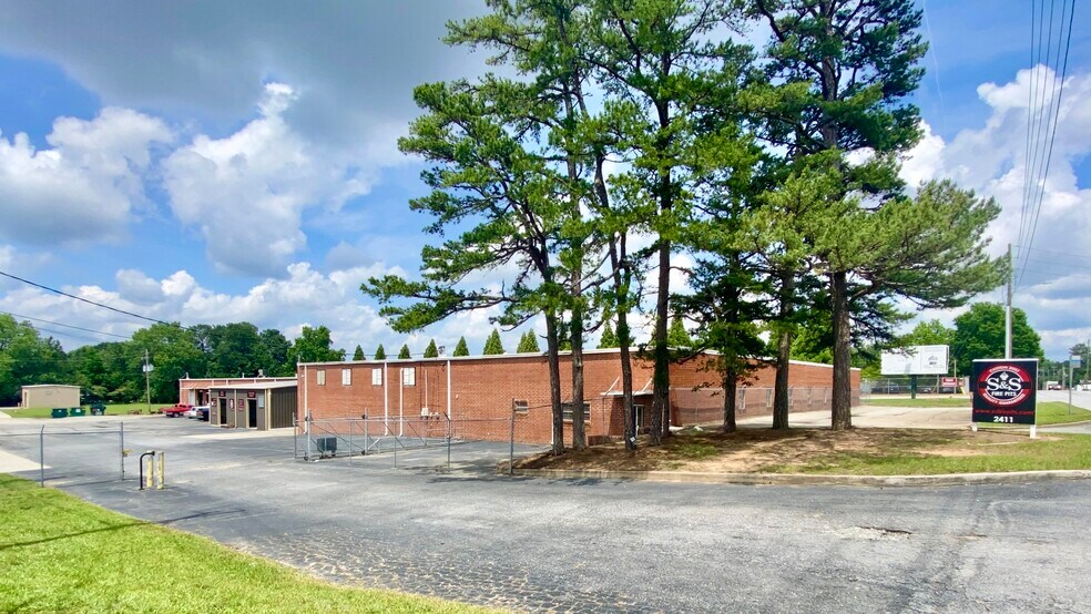 More Photos Of 2411 Sullivan Rd, College Park Warehouse For Lease