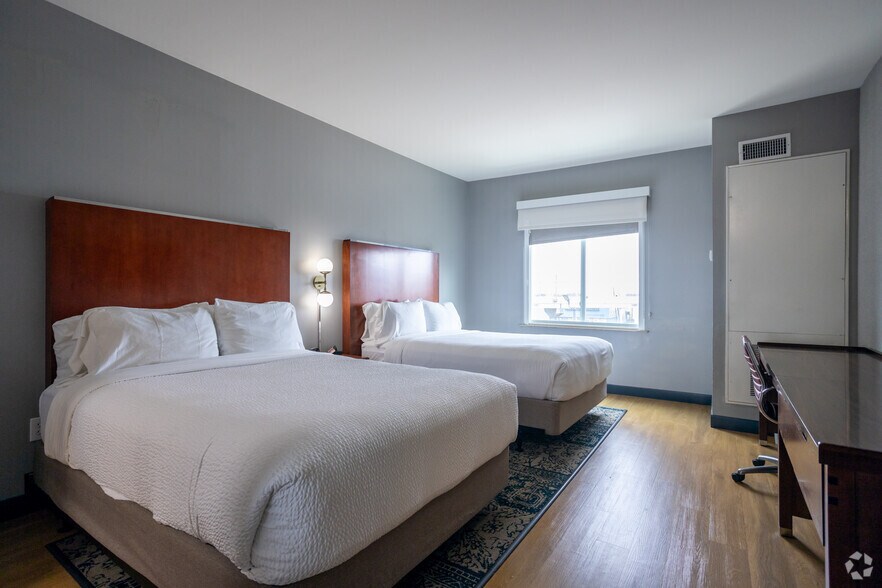 More Photos Of 8720 Gulf Freeway, Houston Hotel For Sale