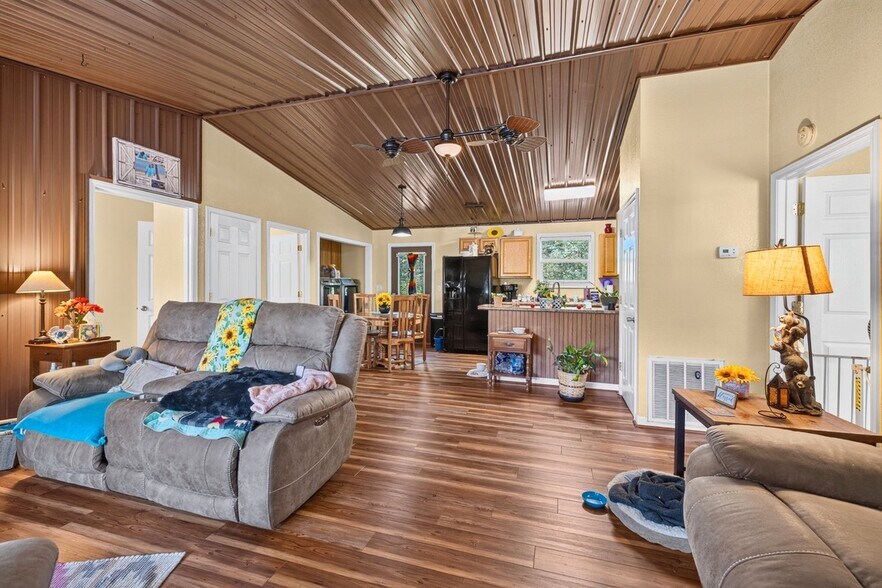 More Photos Of 4925 Hooper Hwy, Cosby Flex For Sale