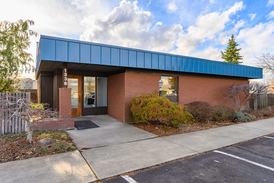 More Photos Of 1336 E Hunter Pl, Moses Lake Office For Sale