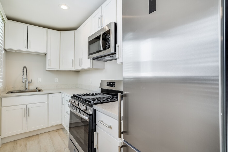 More Photos Of 1124 Douglas Ave, Burlingame Apartments For Sale