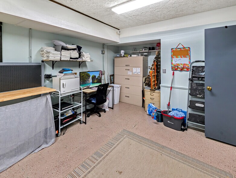 More Photos Of 57 N Plank St, Rossville Office For Sale