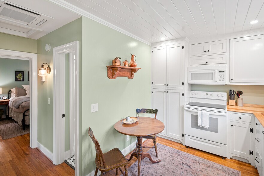 More Photos Of 3500 Sunset Lodge Ct, Charlottesville Hotel For Sale