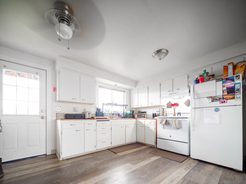 More Photos Of 910 18th Ave SE, Albany Apartments For Sale