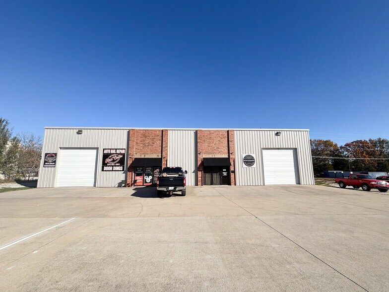 More Photos Of 1532 N Commercial, Nixa Warehouse For Lease