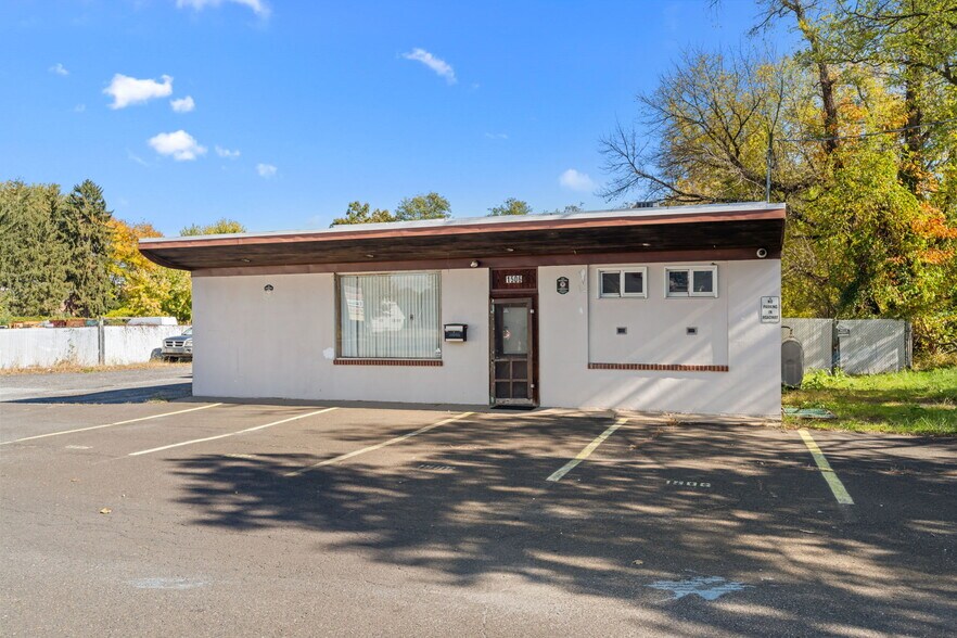 More Photos Of 1510 Haines Rd, Levittown Storefront Retail Office For Sale