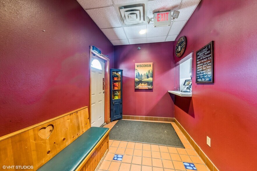 More Photos Of 4629 N Port Washington Rd, Milwaukee Restaurant For Sale
