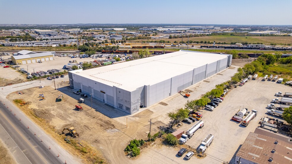 More Photos Of 5260 Blue Mound Rd, Fort Worth Industrial For Lease