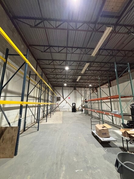More Photos Of 8 Timber Ln, Marlboro Manufacturing For Lease