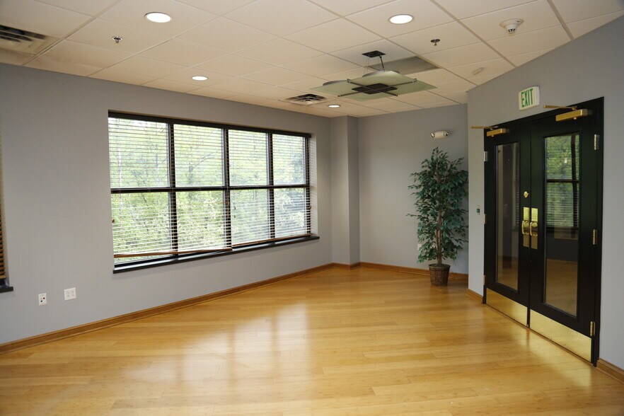 More Photos Of 215 Don Knotts Blvd, Morgantown Office For Lease