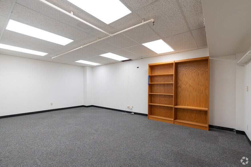 More Photos Of 1352 Lighthouse Ave, Pacific Grove Office For Lease